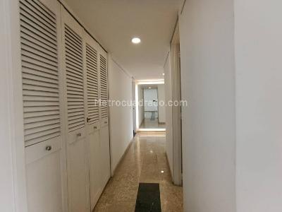 Apartamento de 3 alcobas en arriendo en Loma De Los Parra, Medellín, 150 m² · foto 10 de 20