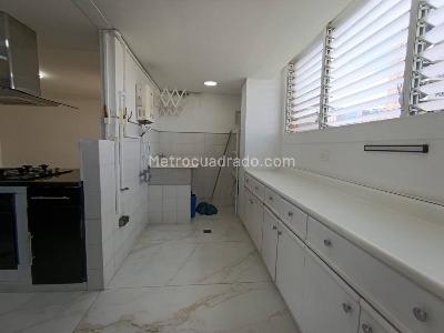Apartamento de 3 alcobas en arriendo en Loma De Los Parra, Medellín, 150 m² · foto 14 de 20