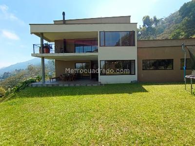 Casa de 4 alcobas en venta en Las Palmas, Medellín · foto 2 de 20