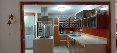 Apartamento de 3 alcobas en venta en Laureles, Medellín, 174 m² · foto 2 de 20