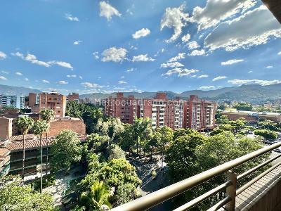 Apartamento de 3 alcobas en venta en Laureles, Medellín, 90 m² · foto 8 de 20