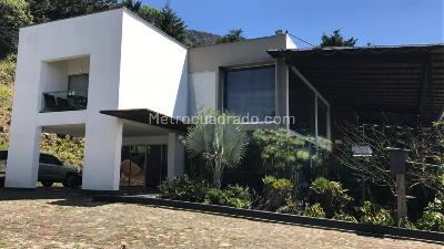 Casa de 5 alcobas en venta en Loma Del Chocho, Envigado · foto 2 de 20