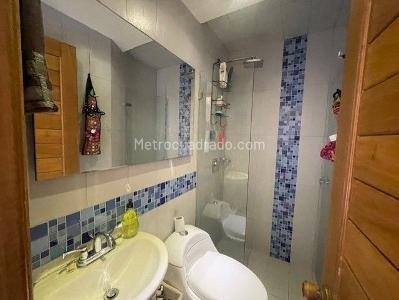 Apartamento de 3 alcobas en venta en La Carolina, Bogotá, 95 m² · foto 8 de 20
