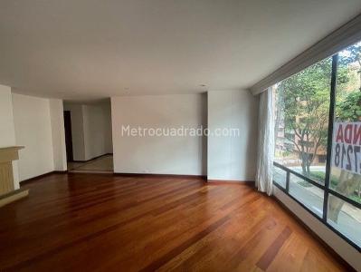 Apartamento de 3 alcobas en venta en La Carolina, Bogotá, 240 m² · foto 3 de 20