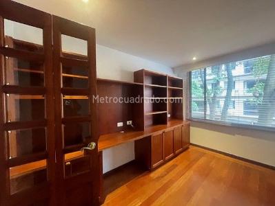 Apartamento de 3 alcobas en venta en La Carolina, Bogotá, 240 m² · foto 4 de 20