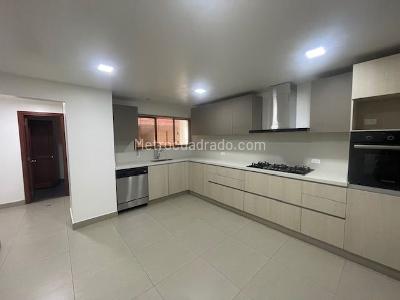 Apartamento de 3 alcobas en venta en La Carolina, Bogotá, 240 m² · foto 6 de 20