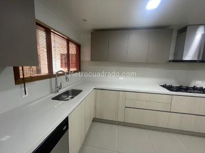 Apartamento de 3 alcobas en venta en La Carolina, Bogotá, 240 m² · foto 7 de 20