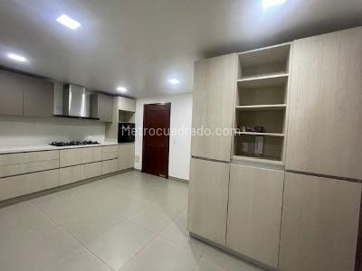 Apartamento de 3 alcobas en venta en La Carolina, Bogotá, 240 m² · foto 8 de 20