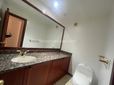 Apartamento de 3 alcobas en venta en La Carolina, Bogotá, 240 m² · foto 12 de 20