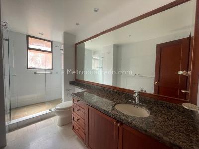 Apartamento de 3 alcobas en venta en La Carolina, Bogotá, 240 m² · foto 16 de 20