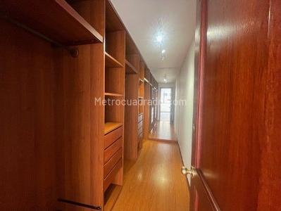 Apartamento de 3 alcobas en venta en La Carolina, Bogotá, 240 m² · foto 17 de 20
