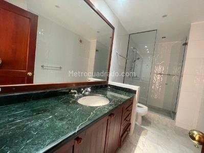 Apartamento de 3 alcobas en venta en La Carolina, Bogotá, 240 m² · foto 18 de 20