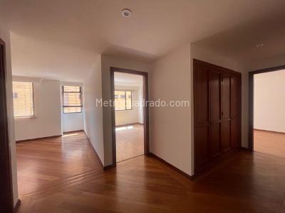Apartamento de 3 alcobas en venta en La Carolina, Bogotá, 240 m² · foto 19 de 20