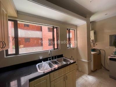 Apartamento de 3 alcobas en venta en La Carolina, Bogotá, 150 m² · foto 15 de 20