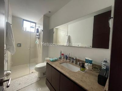 Apartamento de 2 alcobas en venta en Santa Barbara Central, Bogotá, 90 m² · foto 12 de 20