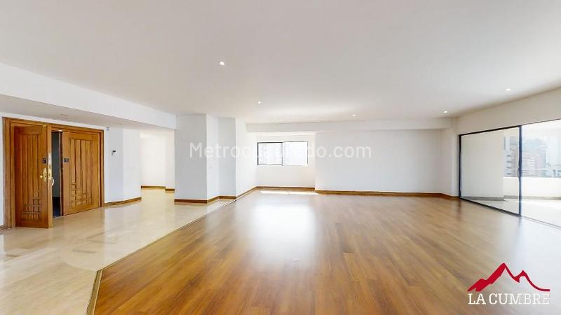 Beautiful 3BR Apartment with Green Areas in Poblado Campestre - 6