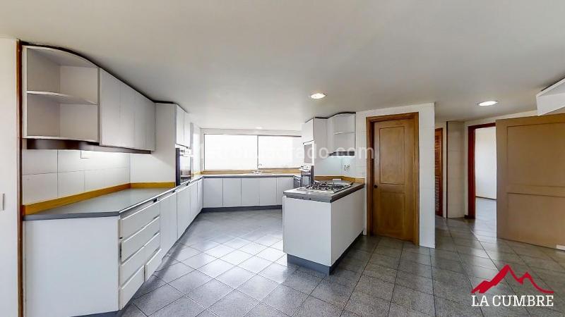 Beautiful 3BR Apartment with Green Areas in Poblado Campestre - 9