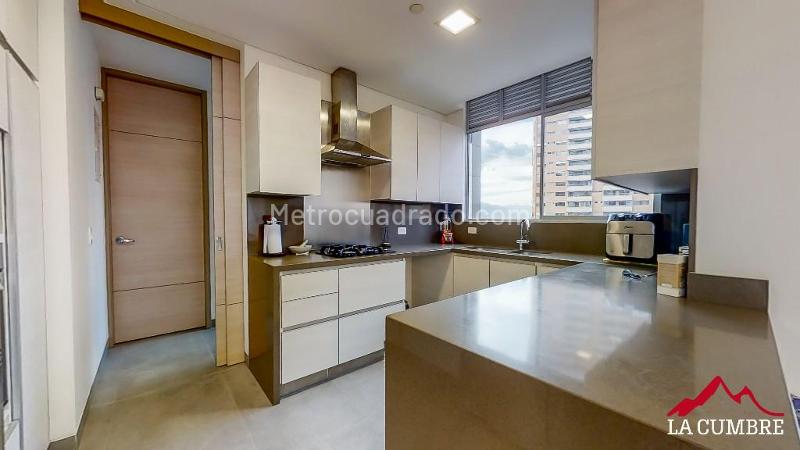 Beautiful 3BR Apartment for Rent in Loma Los Parra - 9