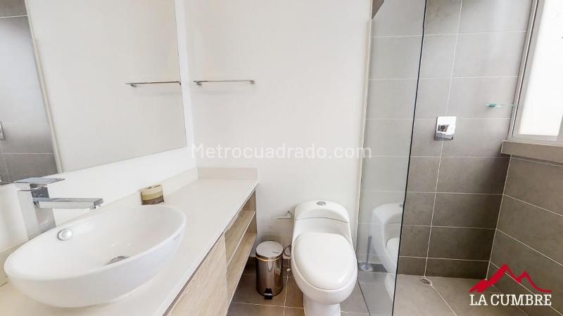 Beautiful 4BR Apartment with Gym in Loma Los Parra - 6