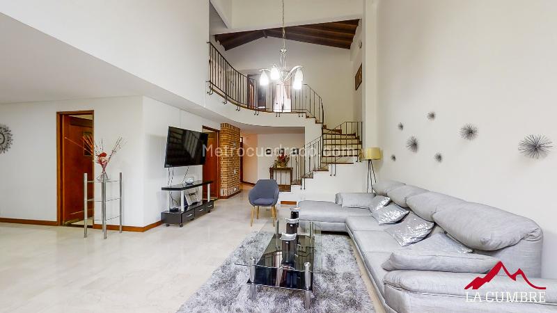 Casa Encantadora de 4 Alcobas en El Poblado La Calera