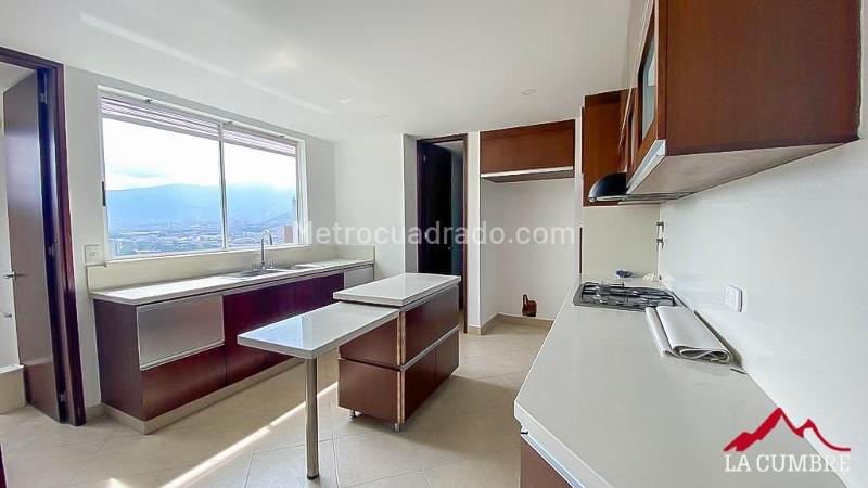 Spacious 3BR Apartment in Santa Maria de Los Angeles - 3