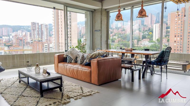 Apartamento Amoblado de 2 Alcobas con Amenidades en Loma de Los Parra