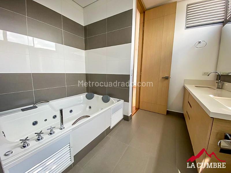 Apartamento Moderno de 3 Alcobas en Loma de los González - 9