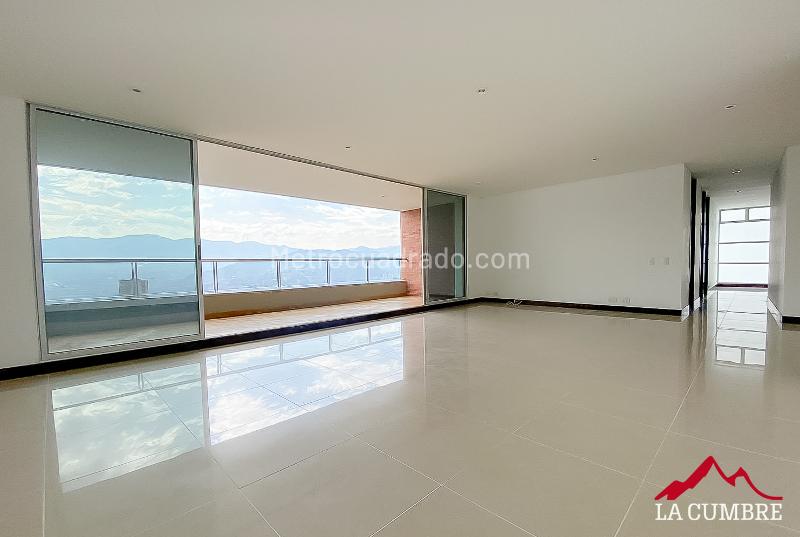 Apartamento de 3 Alcobas para Arriendo en El Tesoro, El Poblado