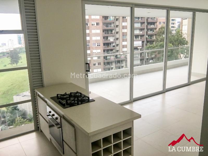Spacious 3BR Apartment in Los Balsos, El Poblado - 3