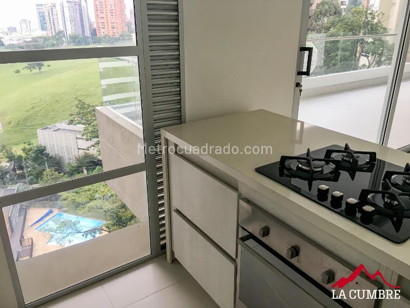 Spacious 3BR Apartment in Los Balsos, El Poblado - 4
