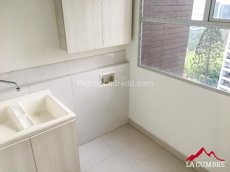 Spacious 3BR Apartment in Los Balsos, El Poblado - 8