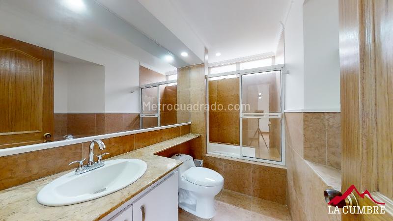 Casa Cómoda de 4 Alcobas con Zonas Verdes en Las Palmas - 9