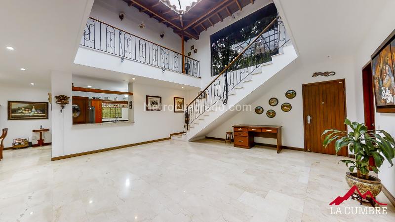 Casa de 3 Alcobas y 5 Baños en La Cola del Zorro - 3