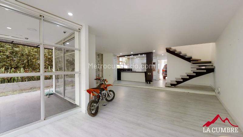 2-Level 3BR House in El Tesoro, El Poblado - 2