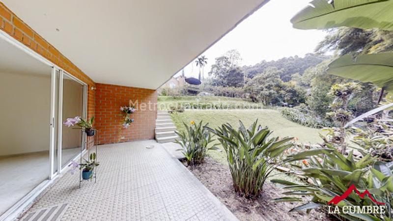 Casa en Venta de 4 Alcobas en Conjunto Cerrado, Altos del Poblado - 2