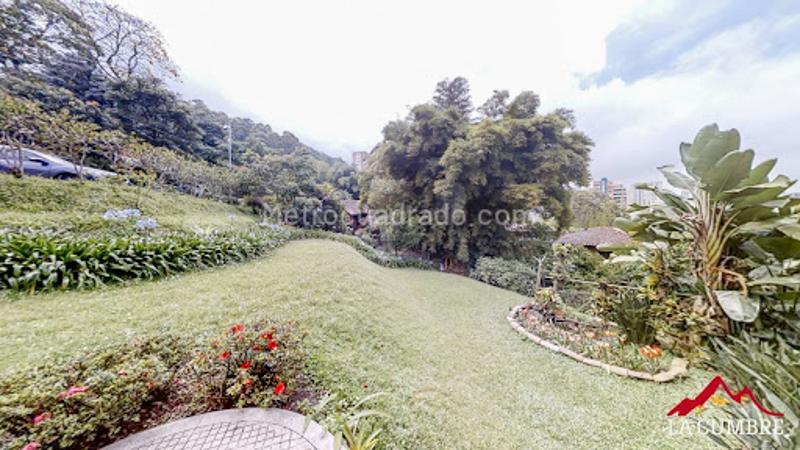 Casa en Venta de 4 Alcobas en Conjunto Cerrado, Altos del Poblado - 3