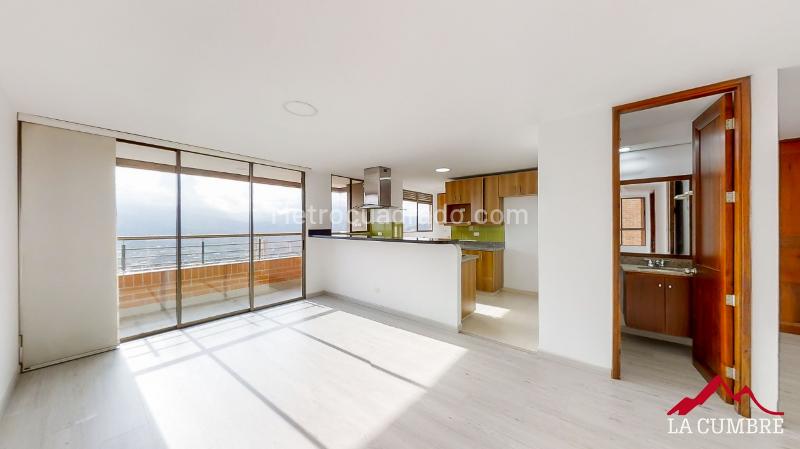 Luxury 3BR Apartment with Pool in El Poblado El Tesoro - 3