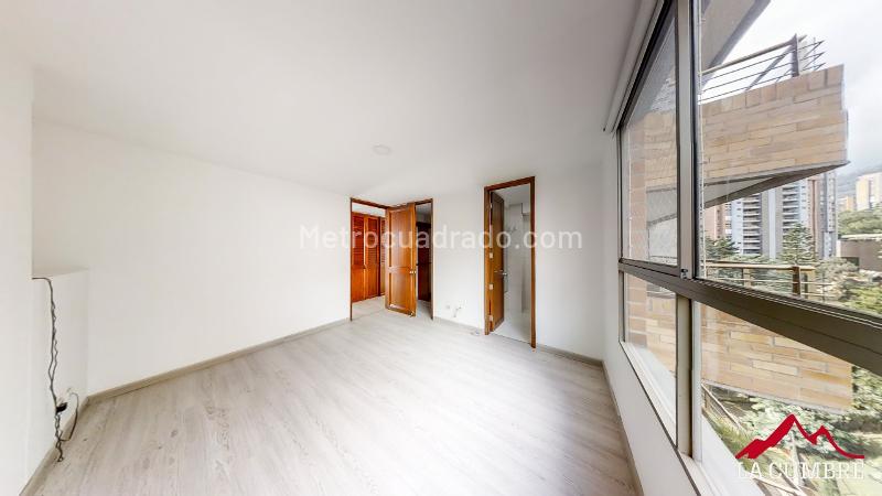 Luxury 3BR Apartment with Pool in El Poblado El Tesoro - 9