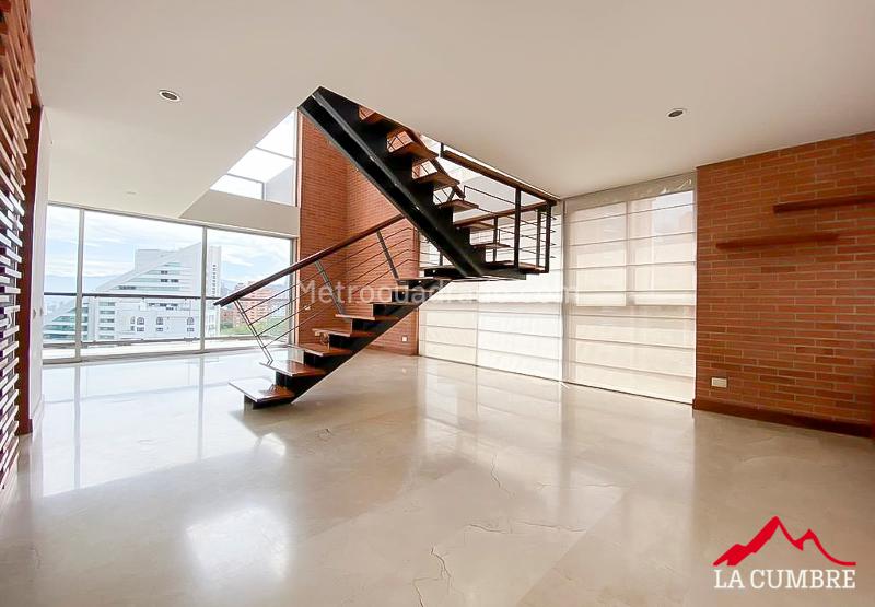 Duplex Apartment with Pool in Poblado Loma de Alejandria - 3