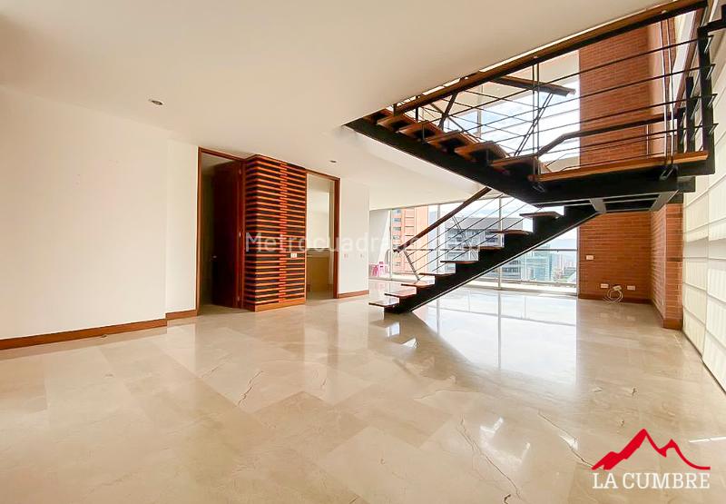 Duplex Apartment with Pool in Poblado Loma de Alejandria - 4