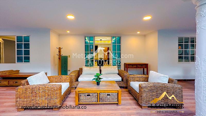 Casa Amoblada de 4 Alcobas en La Calera, El Poblado - 2