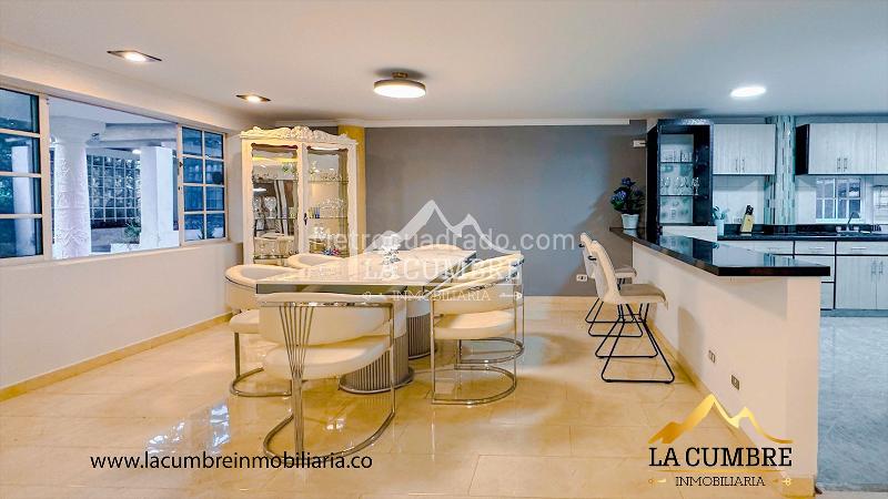 Casa Amoblada de 4 Alcobas en La Calera, El Poblado - 4