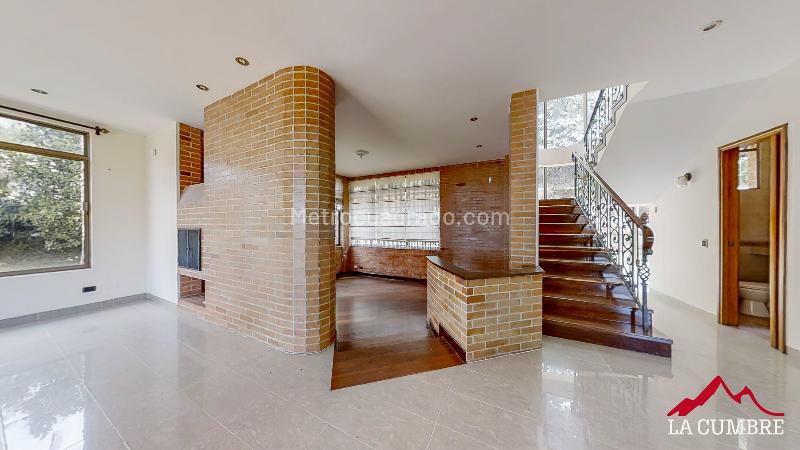 3BR House with Private Jacuzzi, Sauna & 24/7 Security in El Poblado (La Calera) - 2