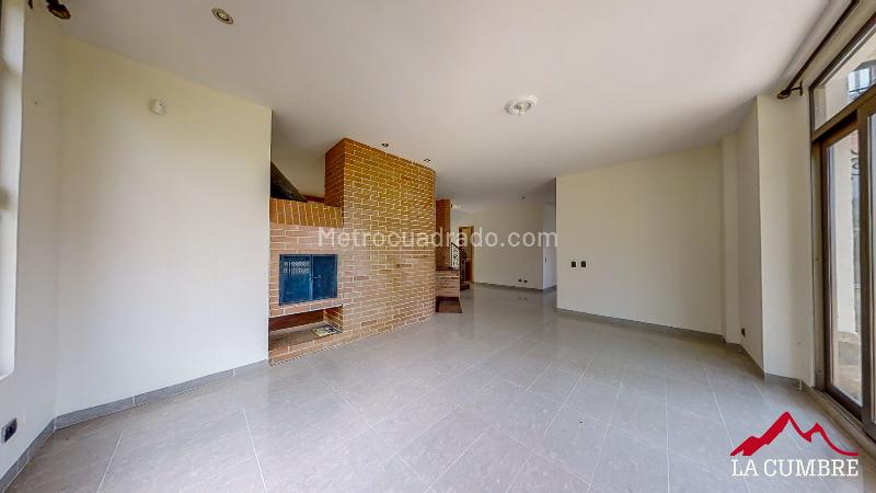 3BR House with Private Jacuzzi, Sauna & 24/7 Security in El Poblado (La Calera) - 5