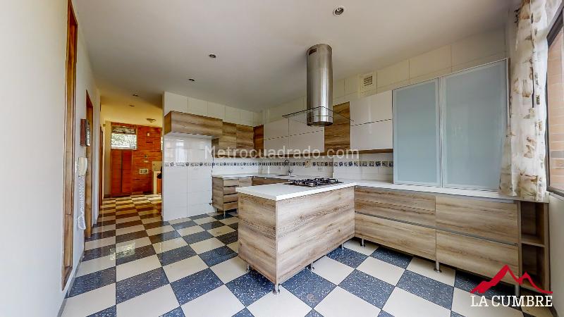 3BR House with Private Jacuzzi, Sauna & 24/7 Security in El Poblado (La Calera) - 8