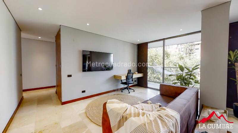Luxurious 3BR Apartment in Poblado Loma de Alejandria - 4