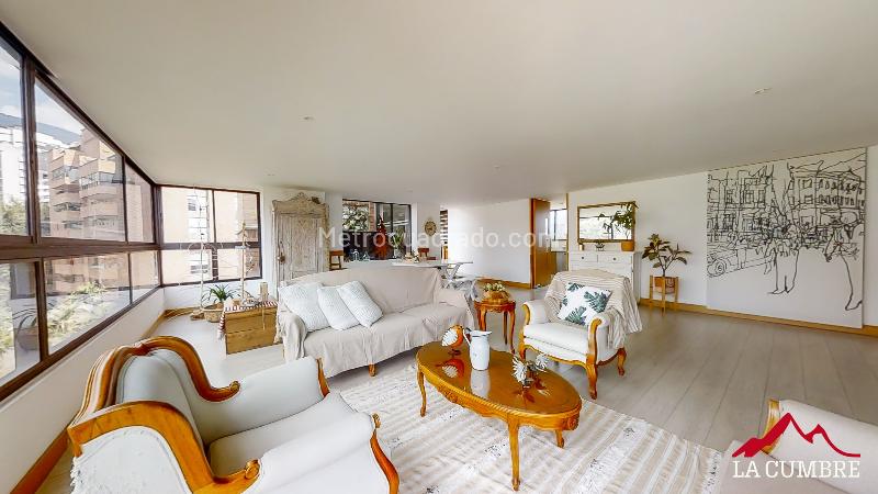 Apartamento Amplio de 4 Alcobas con Amenidades en Los Balsos - 2