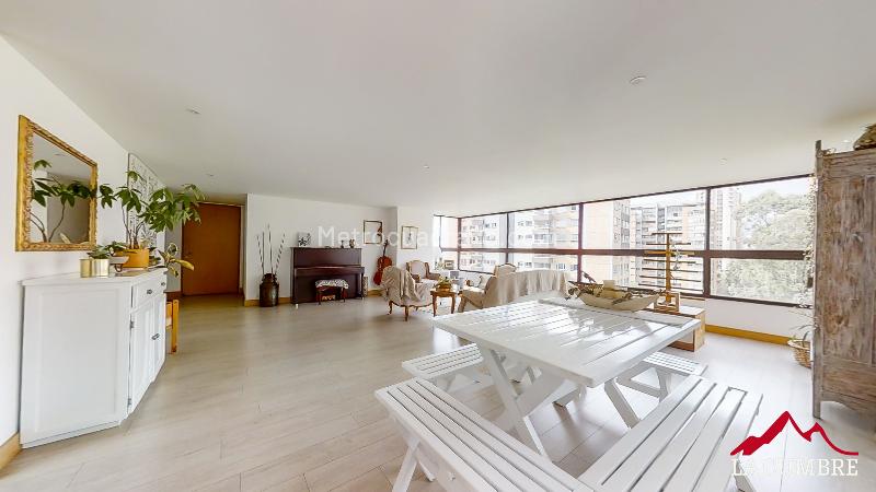 Apartamento Amplio de 4 Alcobas con Amenidades en Los Balsos - 3