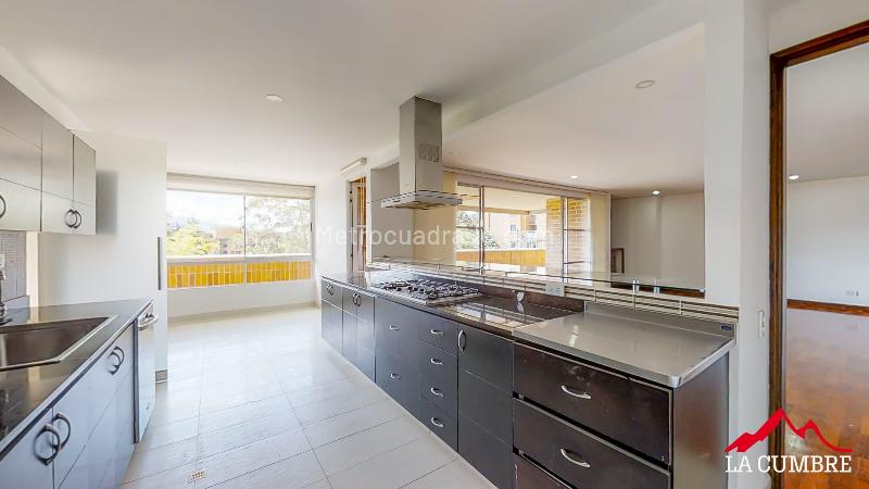 Apartamento de Lujo de 4 Alcobas y 5 Baños en El Poblado La Calera - 4