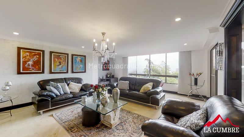 Apartamento Amoblado de 3 Alcobas en El Poblado La Calera - 2